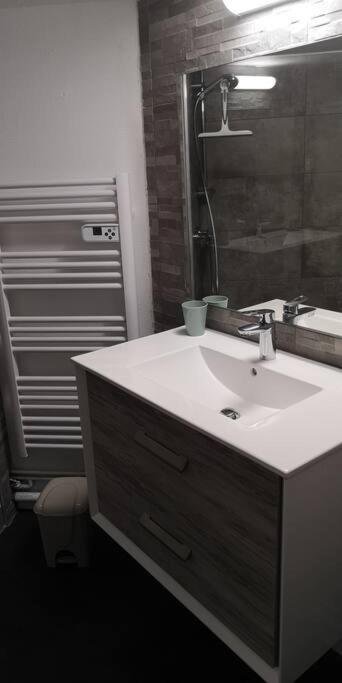 Duplex Au Centre Ville, Dans Cour Interieure Calme 多勒 外观 照片